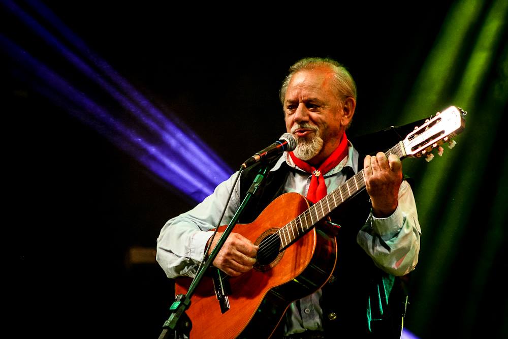 Programação prossegue com show de Claudino de Lucca